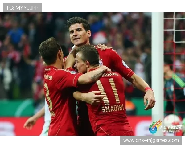 沃尔夫斯堡中场组织对阵弗赖堡防守反击，风格鲜明对决。