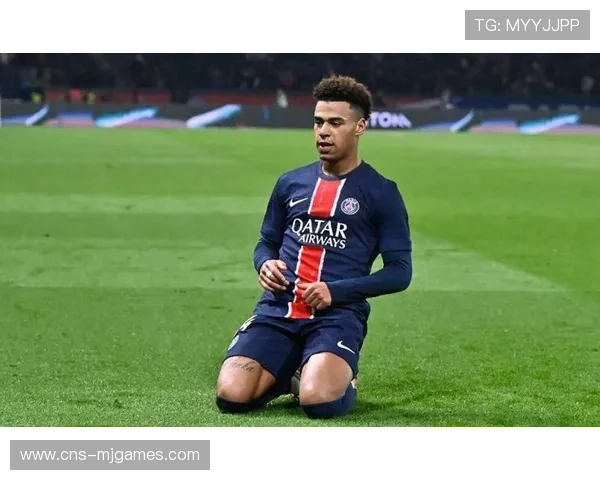 巴黎圣日耳曼主场国家德比，球迷燃放约百个烟雾弹致比赛中断