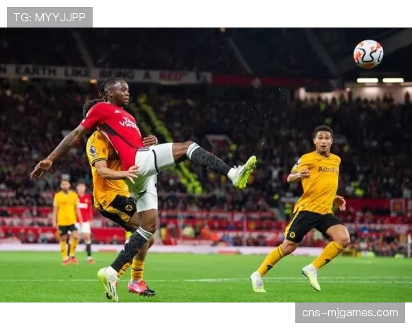 特写:诺丁汉森林球员在死球期间围住主帅,紧急讨论如何应对对手战术变化 特写:诺丁汉森林球员在死球期间围住主帅,紧急讨论如何应对对手战术变化